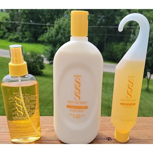 AVON SKIN SO SOFT Light Lush Moisturizing Lotion Shower Gift Set Spray Wash SSS - Picture 4 of 10